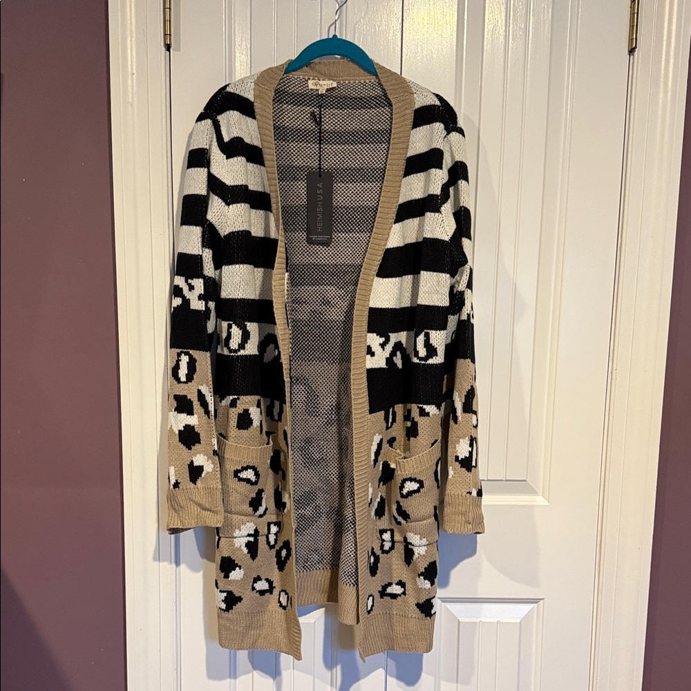 HEIMISH USA Black and White Patterned Cardigan

Bin A